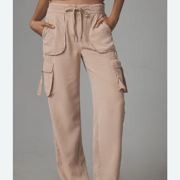 LeSuperbe cargo pants in Sand. Size 6 - Picture 3 of 8